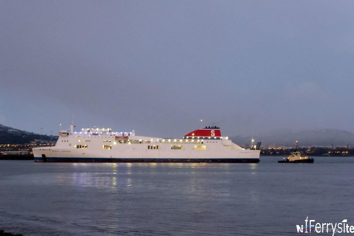 Stena Horizon arrives at Belfast for her dry-docking. Copyright © Steven Tarbox.