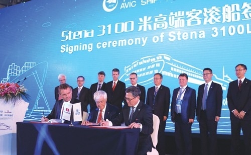 The signing ceremony for the contract between Stena and AVIC Weihai for the construction of 4 RoPax ferries. AVIC