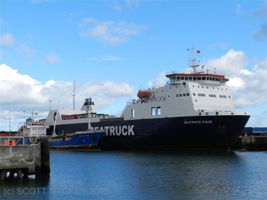 SEATRUCK PACE taking on bunkers from MERSEY SPIRIT in Dublin. Copyright © Scott Mackey.