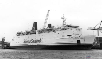 STENA GALLOWAY undertaking berthing trials in Belfast, April 5th, 1995. Copyright © Alan Geddes
