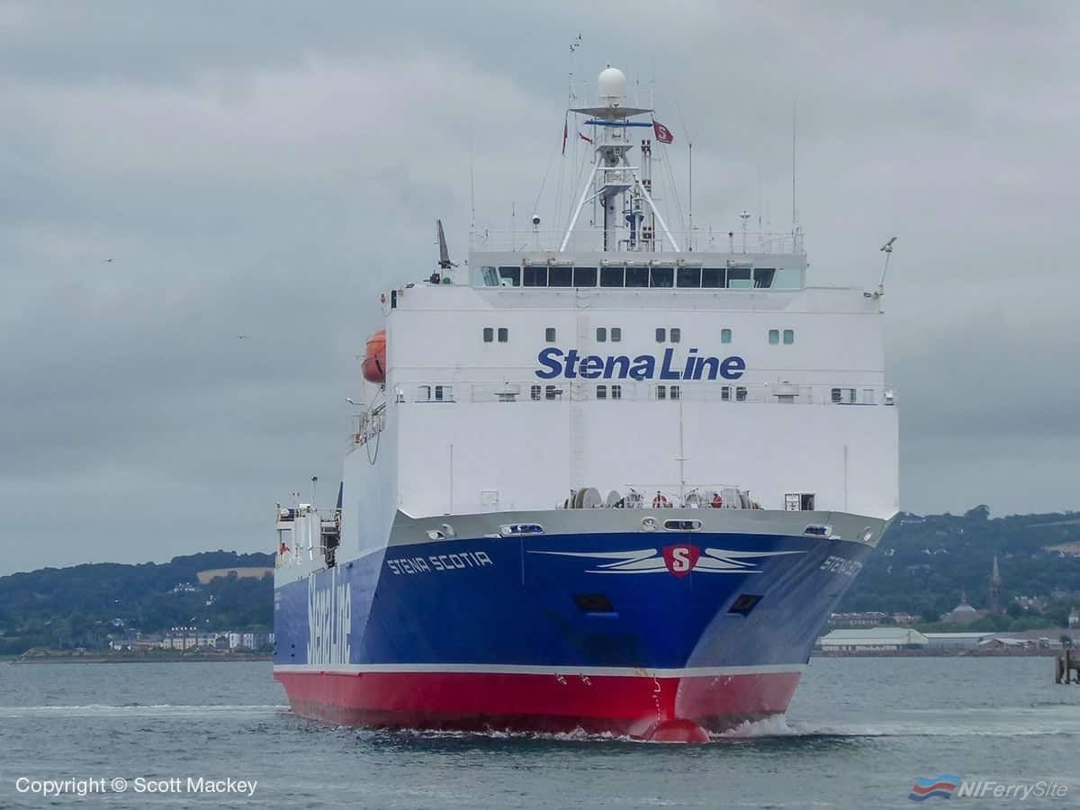 <strong></noscript>STENA SCOTIA</strong> starts her turn to berth at VT4s after her arrival in Belfast from Holland on 03.08.18. Copyright © Scott Mackey.