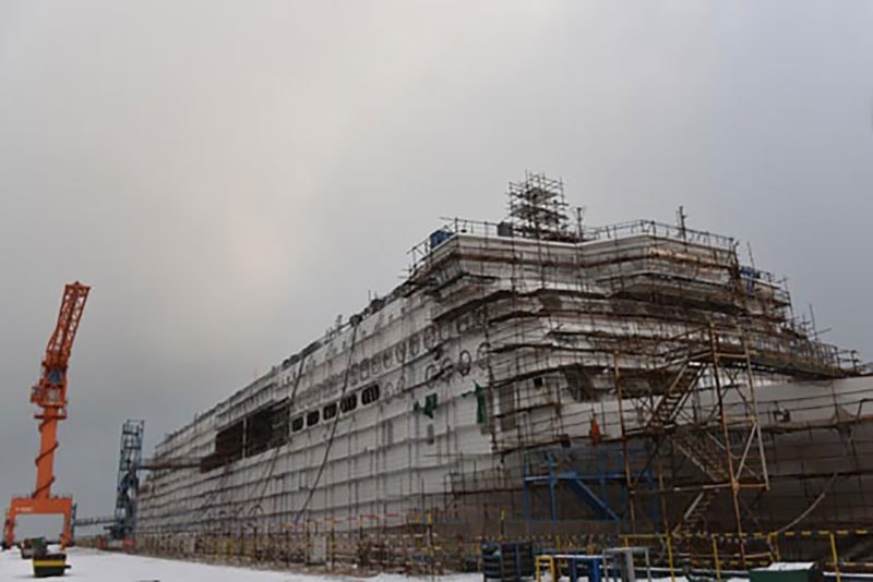 Painting underway on Stena's first E-Flexer, W0263, at AVIC Weihai. Note the snow in the foreground! AVIC Weihai