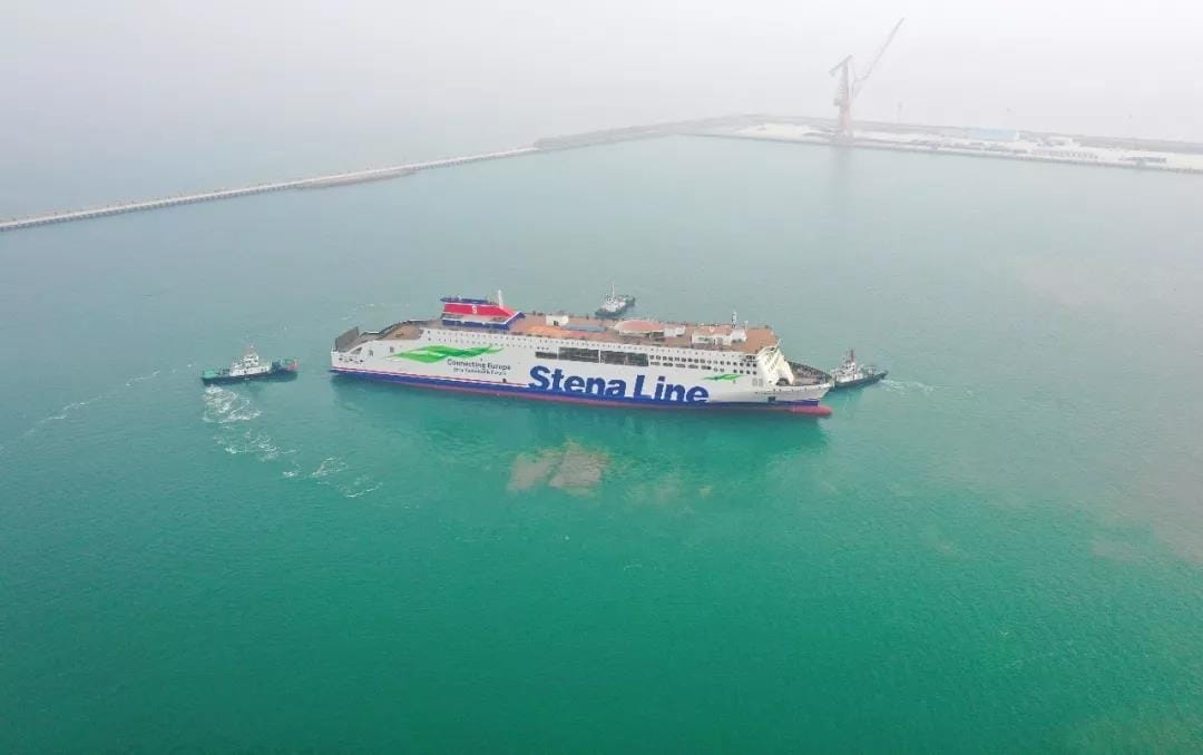 STENA ESTRID is manoeuvred towards the fitting out pier at AVIC Weihai by two tugs. AVIC Ship.