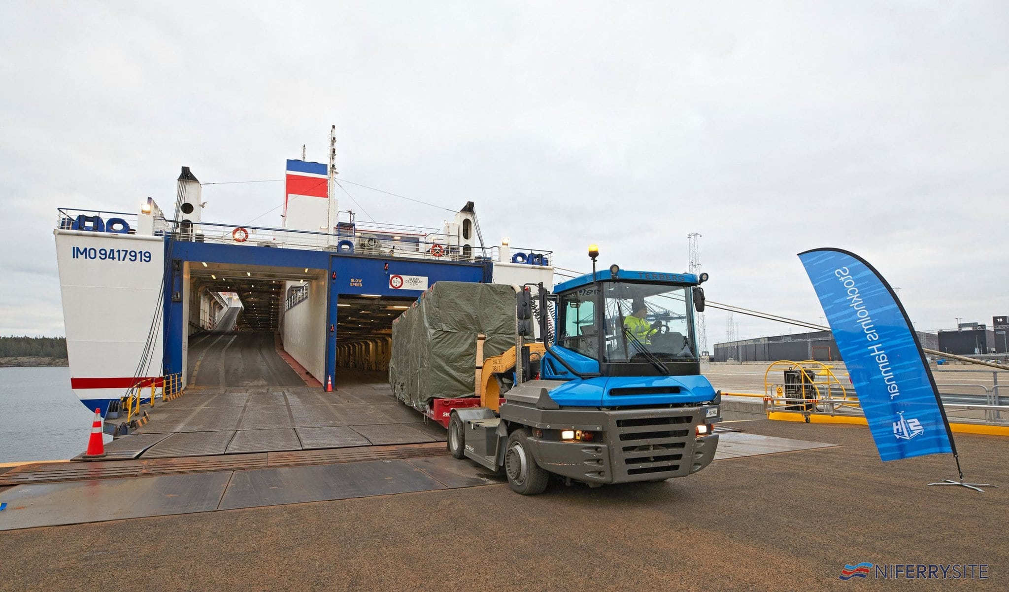 The first truck in roro-terminal Stockholm Norvik Port leaves STENA FLAVIA. ©- Stockholms Hamnar / Per Erik Adamsson, Ports of Stockholm / Per-Erik Adamsson
